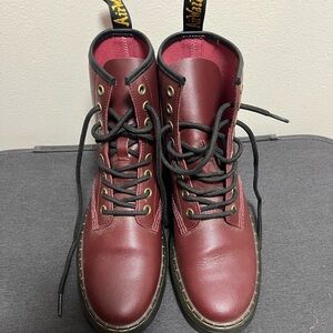 Dr. Martens SMOOTH LEATHER LACE UP BOOTS